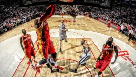 澳门威尼斯人娱乐城-王者归来！杜兰特首秀狂砍高分，美国队大胜中国队，中国观众沸腾